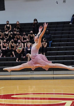 Lindsay Huynh performing her solo routine at the MA Classic Competition. (January 2022)